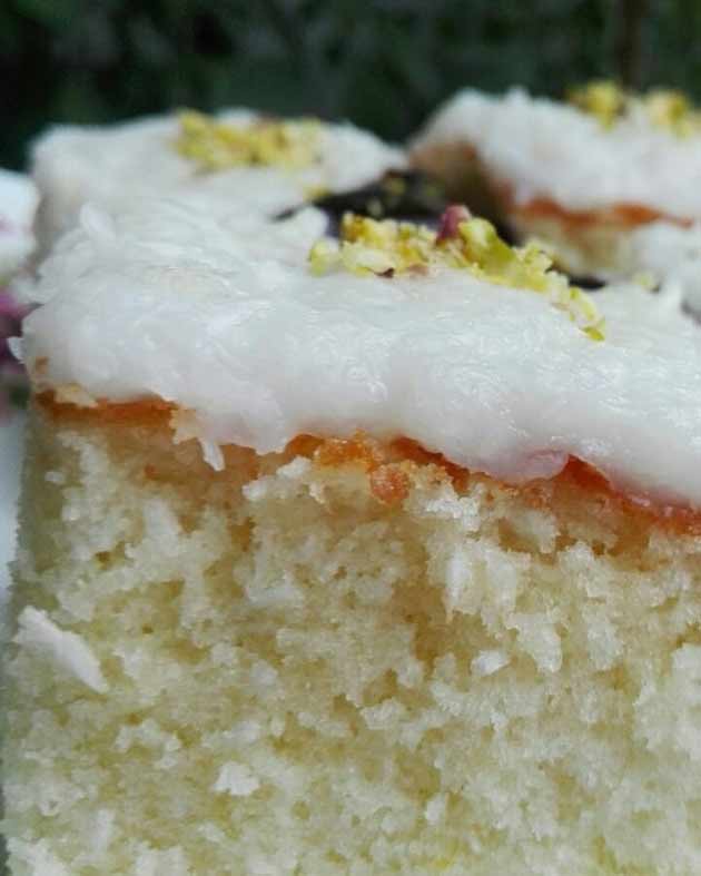 طرز تهیه کیک نارگیلی خوشمزه و خانگی با روکش نارگیلی