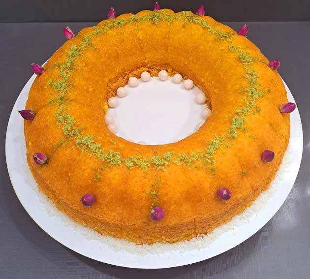 طرز تهیه کیک زعفران و گلاب خوشمزه و خانگی با بافت پنبه ای