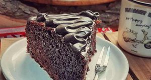 طرز تهیه کیک خیس شکلاتی خوشمزه به روش کافی شاپی