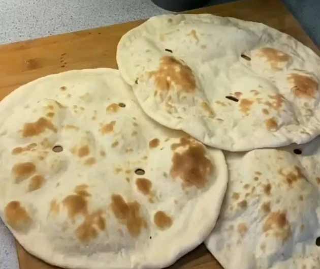 طرز تهیه نان تافتون مشهدی خوشمزه به روش خانگی در فر