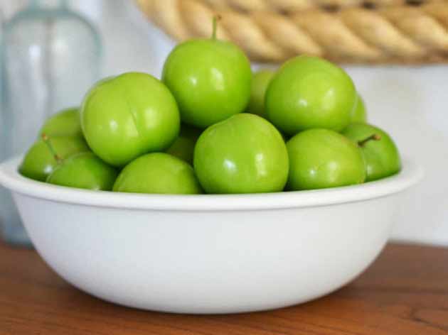 تعبیر خواب آلوچه سبز خوردن و چیدن برای زن و دختر مجرد تعبیر خواب آلوچه سبز خوردن و چیدن برای زن و دختر مجرد